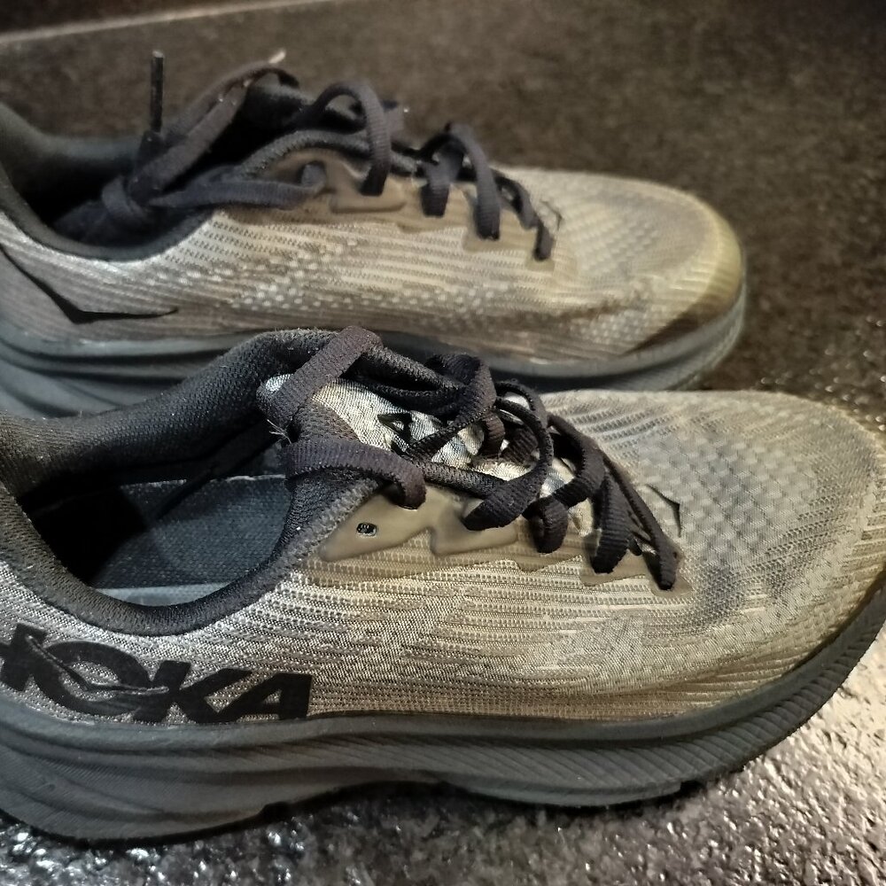 Hoka Clifton 9 Youth size 4.5MD